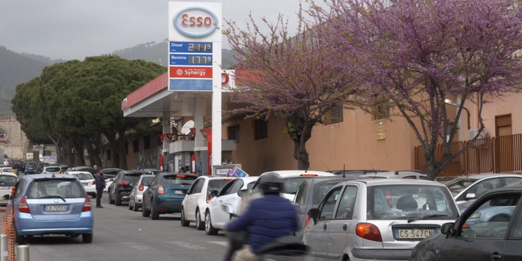 Carburanti, verso un nuovo decreto accise. Leo: "Stiamo lavorando sulle coperture"