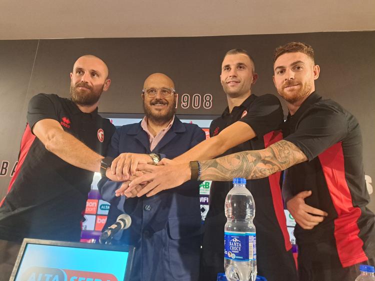 Bari, si presentano Celli, Grgic e Tribuzzi: “Onorati di essere qui, piazza che non si può rifiutare”