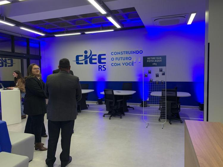 Nova unidade do CIEE-RS em Caxias do Sul é inaugurada e amplia estrutura física da instituição na região