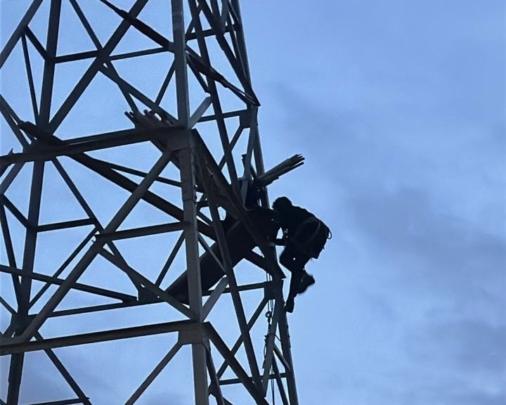 عاجل.. وضع متسلق العمود الكهربائي رهن تدابير الحراسة النظرية