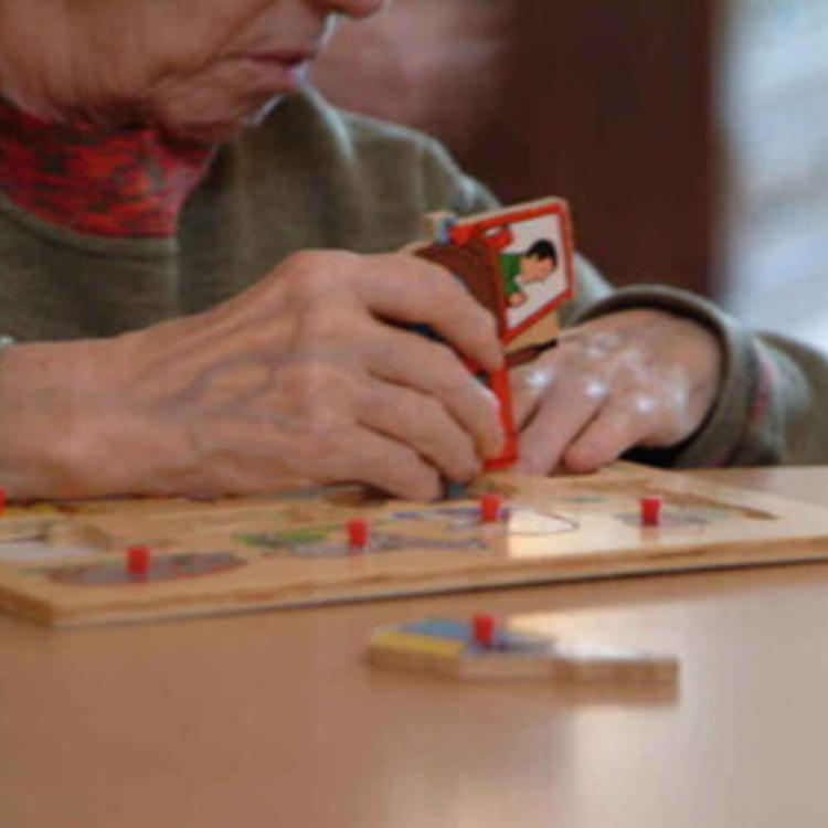Svolta contro l'Alzheimer: scoperta una molecola che riduce i danni al cervello
