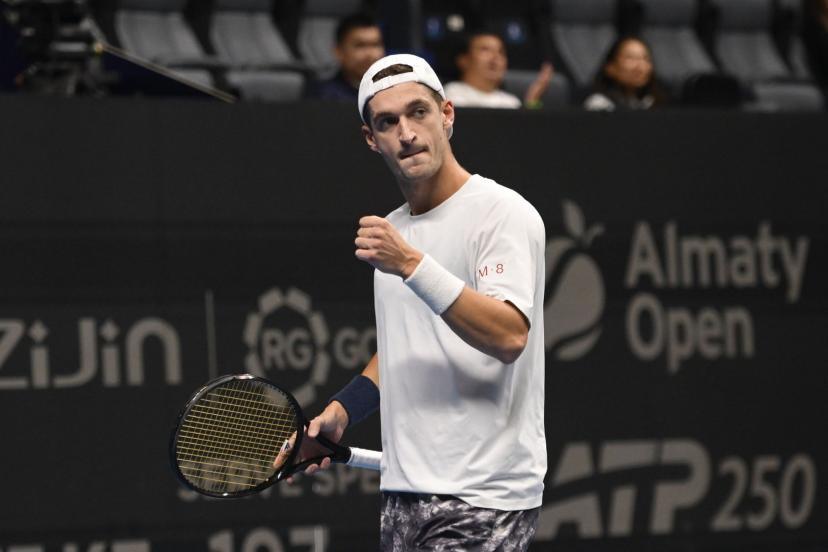 Dans un match de près de 3 heures, Térence Atmane s'en sort au tie-break du 3e set contre Mattia Bellucci et rallie les quarts de finale à Almaty