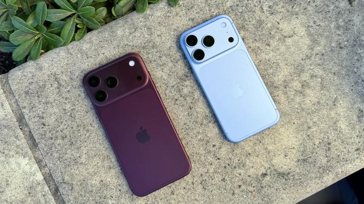 the iphone 18 pro max next to the iphone 18 pro