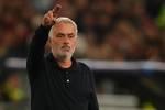 Mou agita el avispero