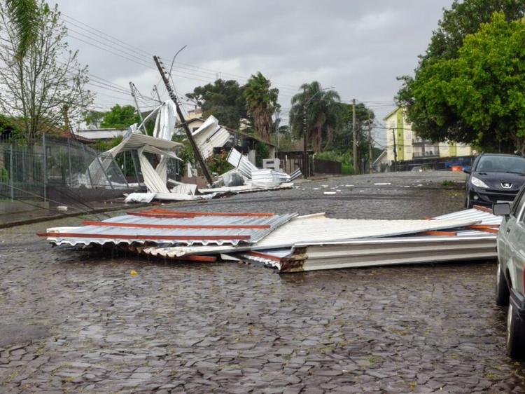 Temporal da tarde deste domingo, dia 27, causa estragos em Panambi