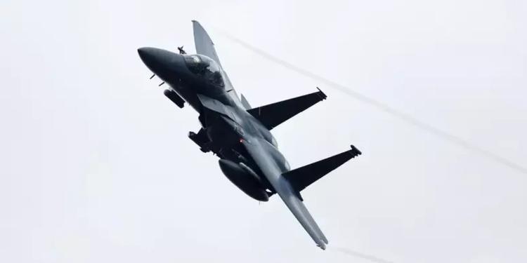 Caccia italiani abbattono un drone sopra la Lituania. "Fregata russa lancia due bengala e sfiora un elicottero danese"
