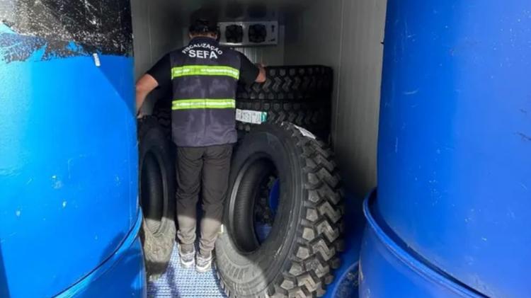 Sefa apreende carga de pneus e óleo automotivo durante fiscalizações na Base Candiru, em Óbidos
