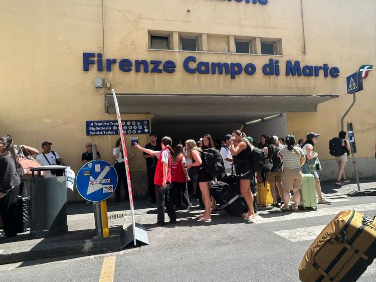 Firenze. Lavori a ponte al Pino, riaperta in anticipo la passerella pedonale