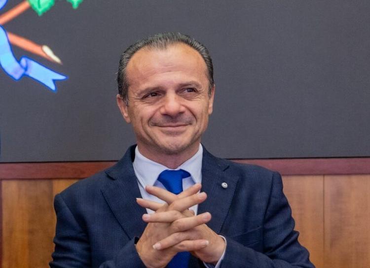 Palermo, l’adunata di De Luca al Politeama: c’è tutto l’arco costituzionale