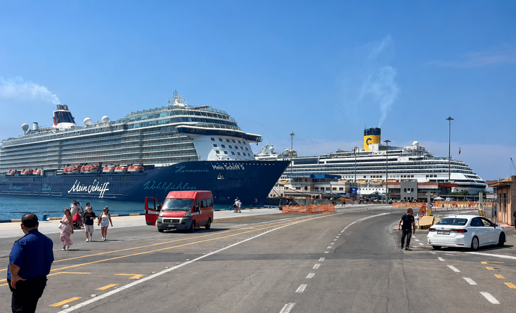 Due navi da crociera a Taranto, boom di turisti in città