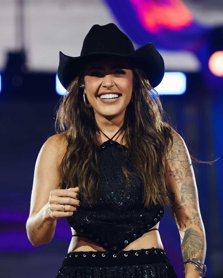 Lauana Prado anuncia retorno do projeto 