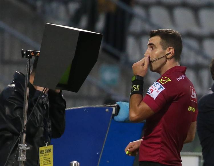 "Sasso, carta, forbice": il codice che è emerso nell'inchiesta sul Var