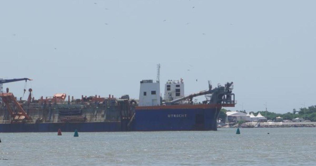 Maior draga em atuação no porto inicia nova fase da dragagem em Itajaí