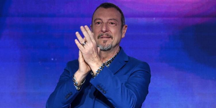 Divorzio consensuale tra Amadeus e Warner Bros., uscita con due anni di anticipo: ora si aprono le porte di Mediaset?