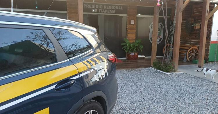 Homem acusado de esfaquear médico no Ruth Cardoso é preso na BR-101, em Itapema