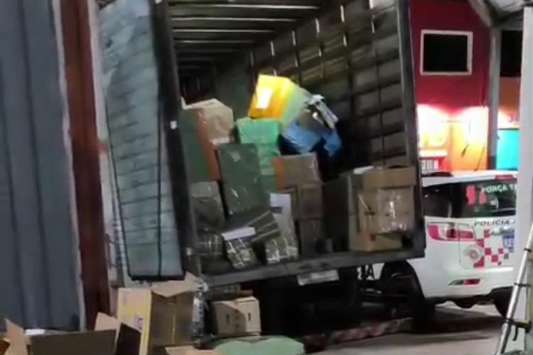 Motorista de caminhão é preso em Cordeirópolis por importar produtos e medicamentos irregulares