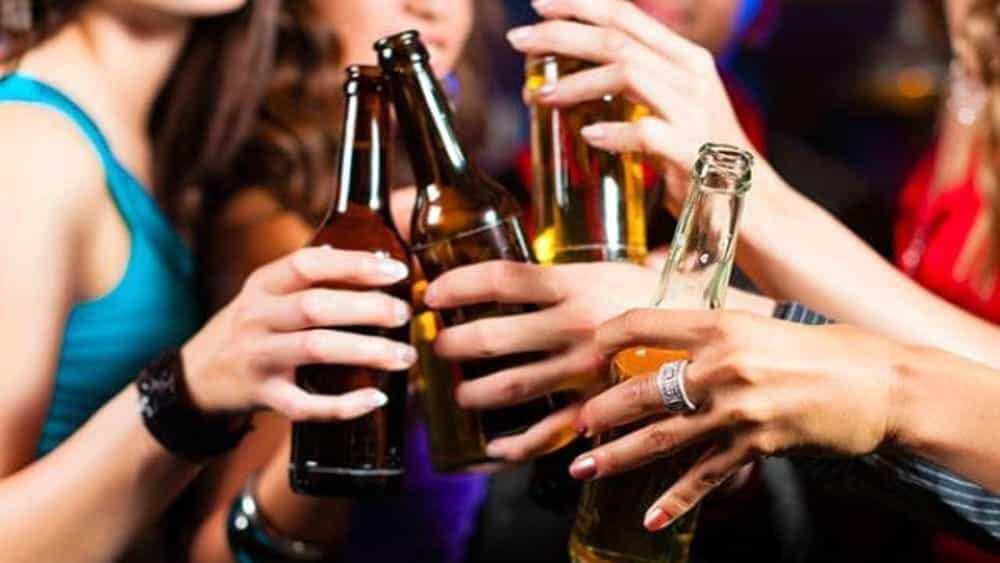Controlli nella movida a Salerno, alcol a due minori: sanzionato locale