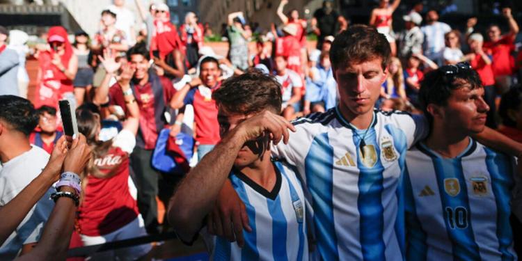 Tifoso argentino di 24 anni muore decapitato da bomba carta al termine della finale dei mondiali