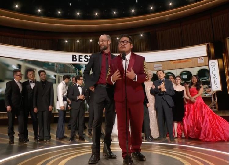 « Everything Everywhere All At Once » : le film des Daniels grand vainqueur aux Oscars