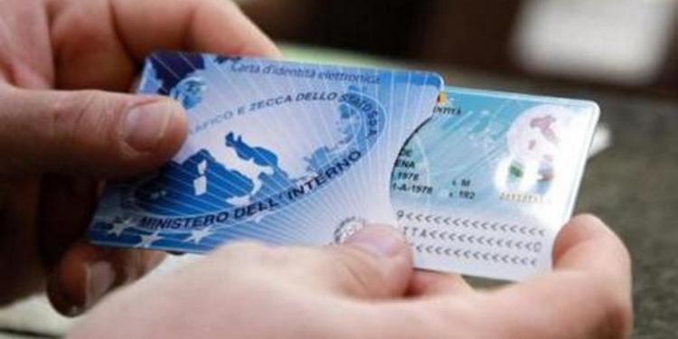 Carta d'identità elettronica, lo Stato proroga la scadenza (ma solo a metà): ecco cosa cambia dal 3 agosto