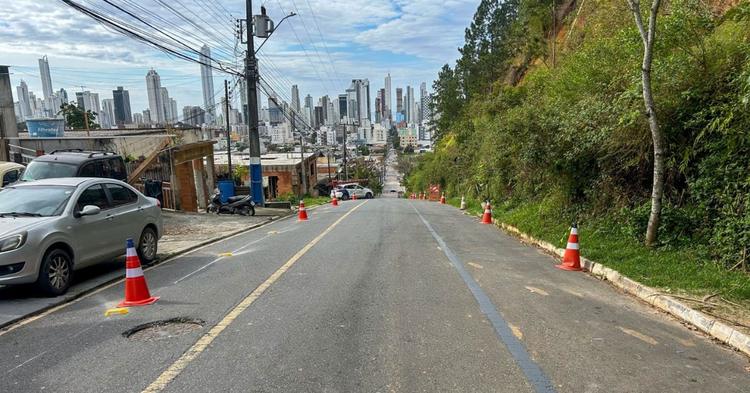 Trânsito na Rua México será modificado por risco de deslizamento de encosta; entenda as mudanças