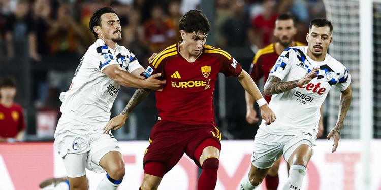 La Roma imita l'Inter: ribalta l'Atalanta nel recupero con Hermoso e Soulè e si prende la vetta
