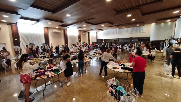 Bazar em Curitiba tem 15 mil roupas novas a partir de R$ 5