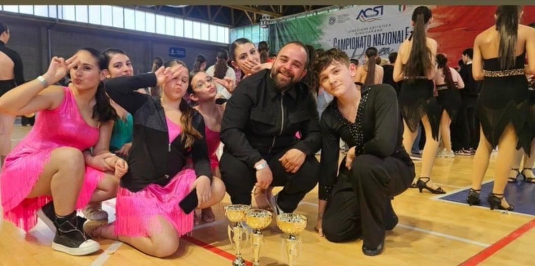 Napoli, ballerini di Aquara de “La Fille Mal Gardée” trionfano ai campionati nazionali di danze latine