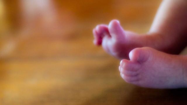 Hospital britânico desiste de tratar bebê e Itália intervém para ajudar