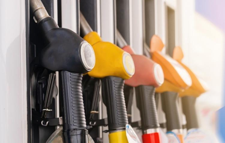 Flambée des prix des carburants : le Premier ministre Sébastien Lecornu annonce de nouvelles mesures