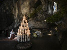 Il Rosario di ottobre per la pace, la mano tesa di Maria e la nostra