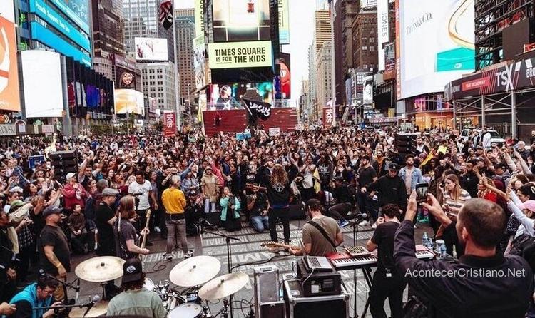 Más de 5 mil personas adoran a Jesús en el Times Square, el centro de Nueva York - Video
