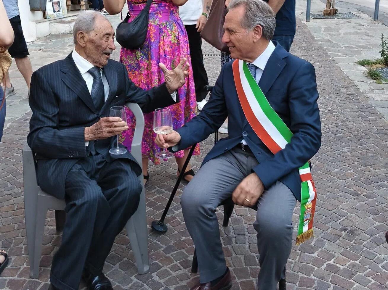 Eboli in festa per i 100 anni di “zio Mike”: una vita simbolo di accoglienza e comunità