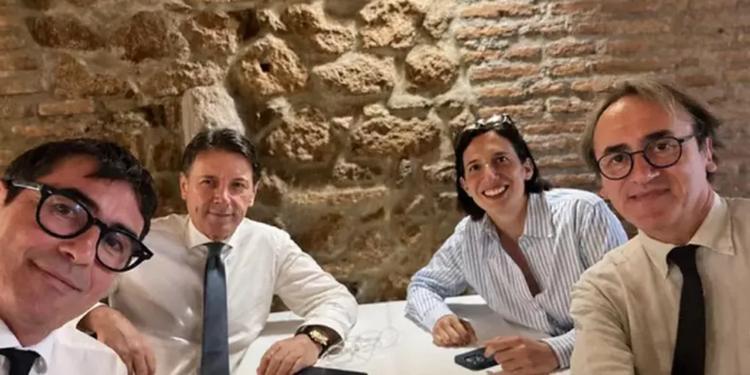 Il "campo largo" si mette in... foto (ma senza Renzi). Conte, Schlein e rossoverdi: "La maggioranza implode, ora tocca a noi"