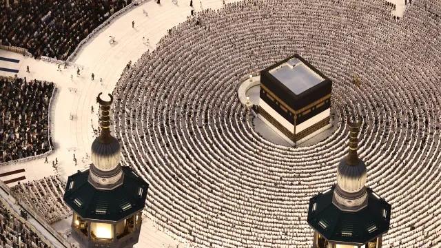 Timelapse mostra milhares de peregrinos muçulmanos reunidos em Meca