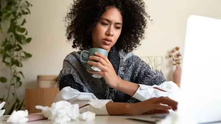 Você sente culpa ao avisar no trabalho que está doente? Talvez seja por isso...