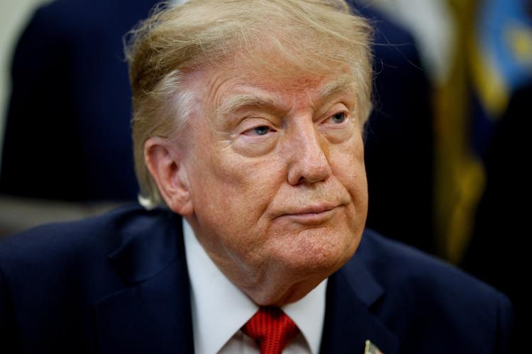 Por que Trump intensificou disputa com a imprensa ao barrar jornalistas da Casa Branca