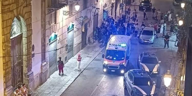 Palermo, notte di violenza in via Maqueda: maxi rissa con bastoni e pugni nell'isola pedonale