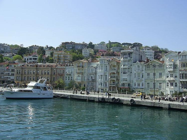 Constantinople Greeks: The Cosmopolitans of the Byzantine Empire’s Capital