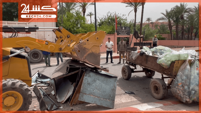 بالڤيديو.. سلطات جليز تشرف على تخريب عشرات العربات المجرورة