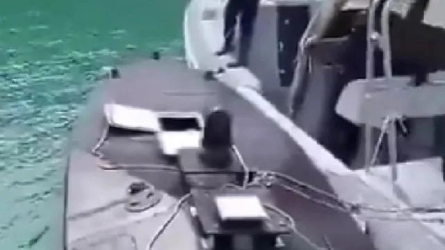 Drone marítimo com explosivos é encontrado em gruta na Grécia; vídeo