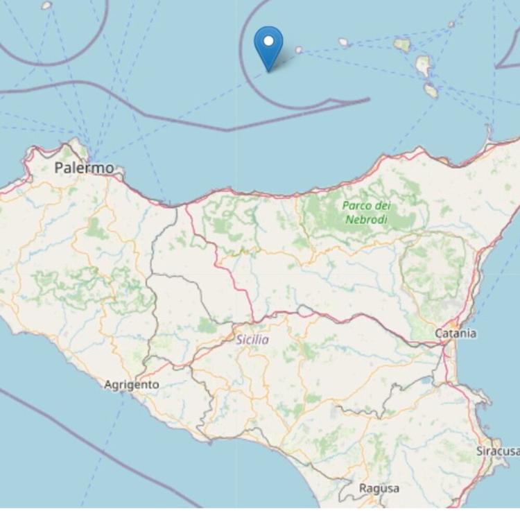 Sciame sismico al largo delle Eolie: la scossa più forte di magnitudo 5. Allarme maremoto
