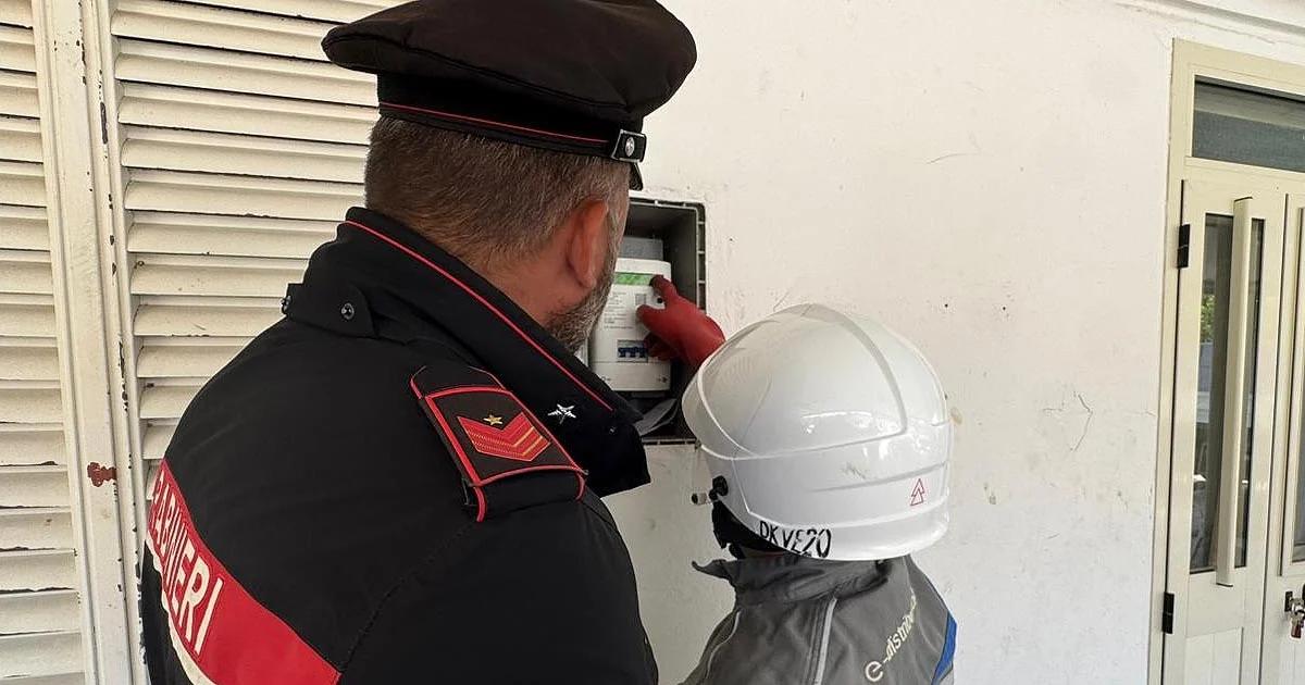 Napoli, “pezzotto” al contatore: denunciati due commercianti del Borgo Marinari