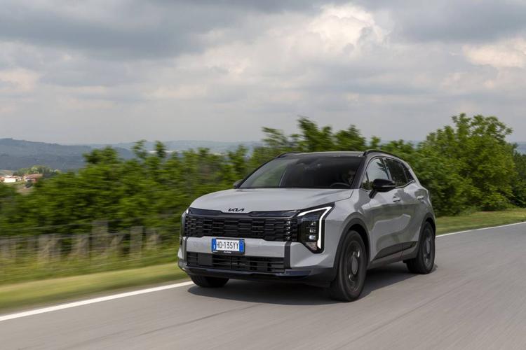Nuovo Kia Sportage TriFuel, come abbinare il GPL al full hybrid: 1.500 km di autonomia