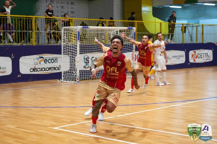 Futsal: pazza rimonta dello Sporting, primo in classifica. Cade la Feldi Eboli