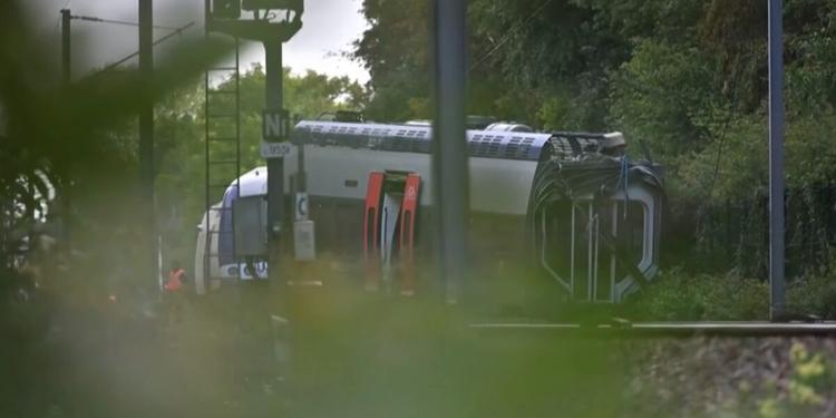 Deragliato un treno in Francia, 44 feriti: "È stato un sabotaggio"