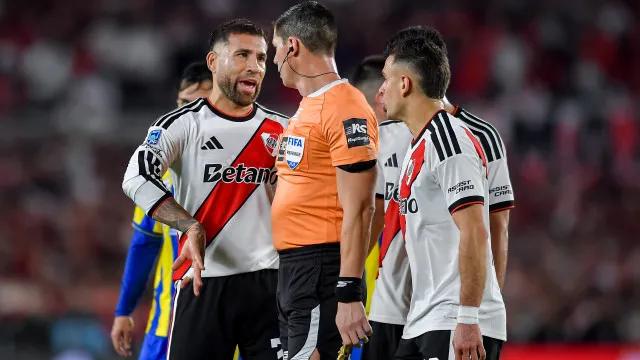 Otamendi marca contra, e River afunda em crise histórica na Argentina