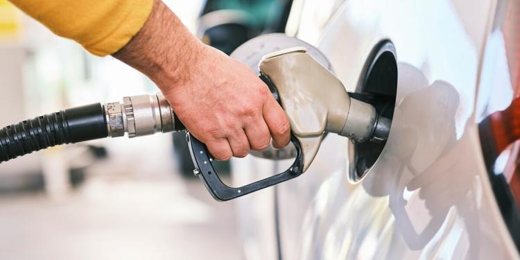 Gasolio, in Sicilia il prezzo più alto dopo Bolzano e la Calabria terza: superata la soglia dei 2,1 euro al litro