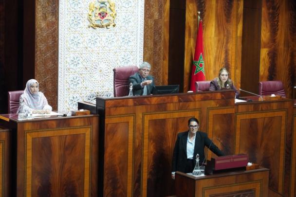 جلسة تنصيب الحكومة تعيد الحياة إلى مجلس النواب والمنصوري تنجح في تجاوز “ارتباك البداية”