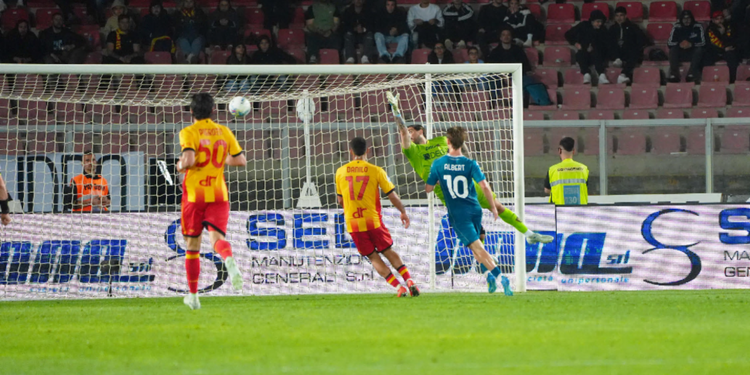 Il Lecce agguanta la Fiorentina (1-1) e... la Cremonese al terzultimo posto: Viola sempre più salvi